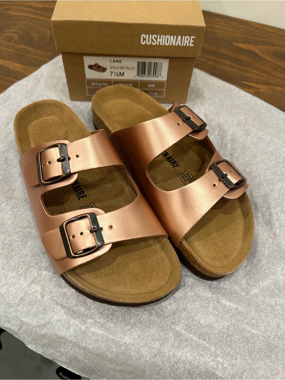 Cushionaire Lane Gold Metallic Women’s Size 7.5 Sandals. NWT